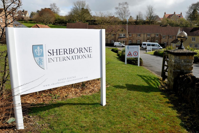 School taxi service in Yeovil – pre-booked private hire journeys to local schools